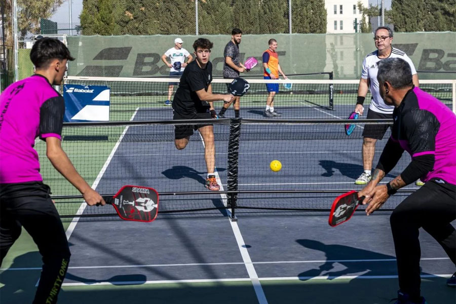 Estrategias de juego en dobles de pickleball